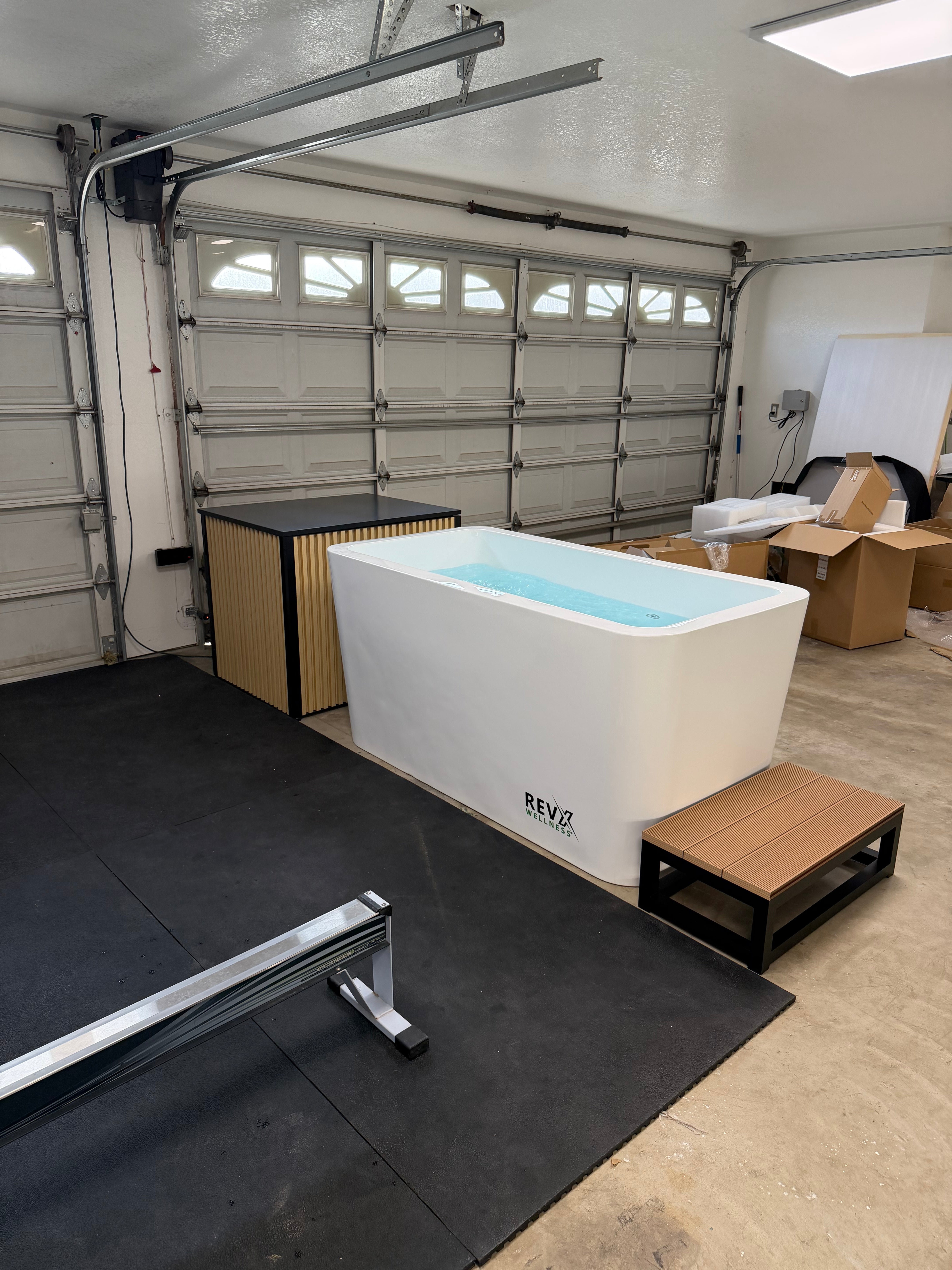 RevX Luxury Cold Plunge with Acrylic X Tub & LUX High-Performance Chiller