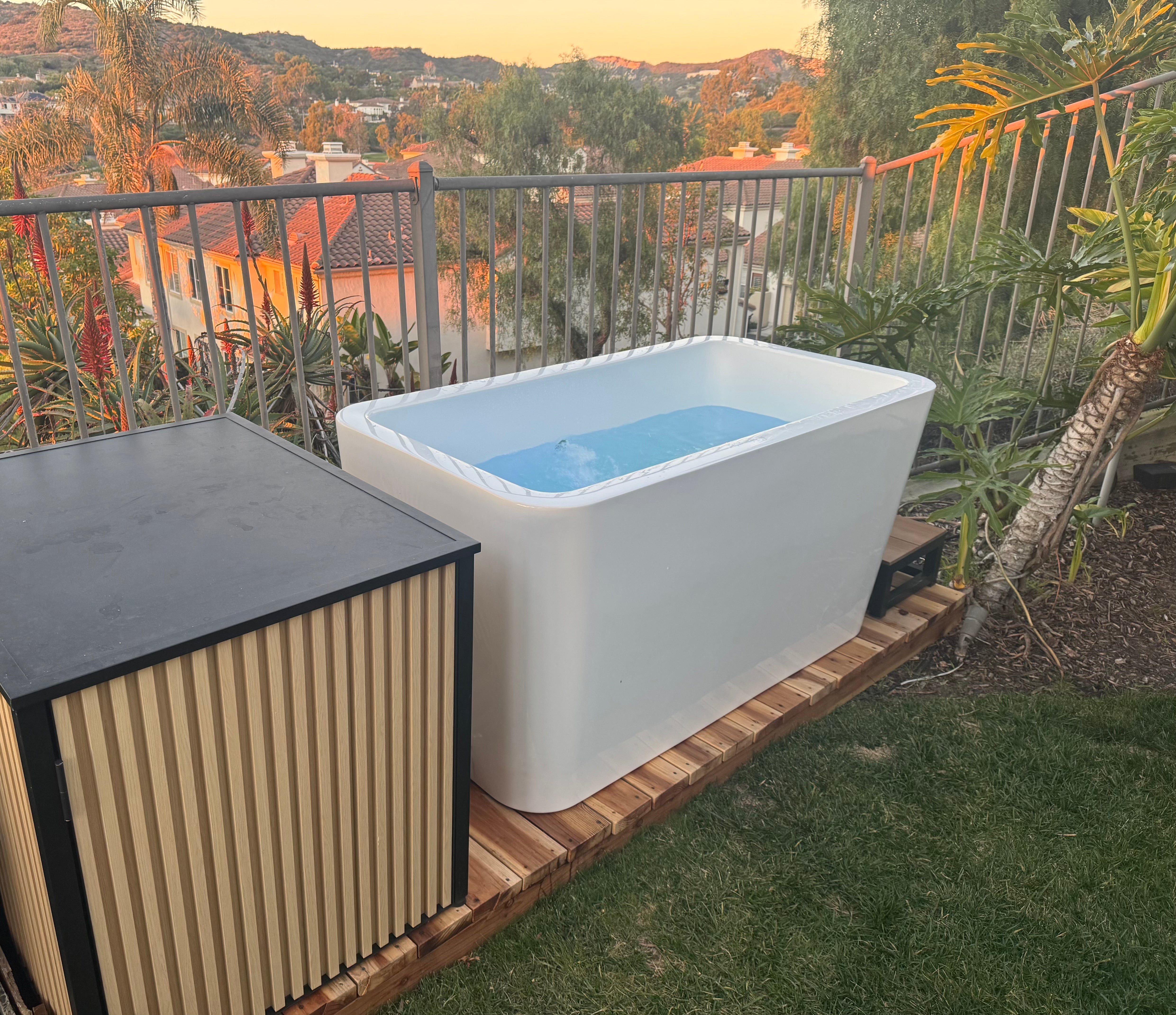 RevX Luxury Cold Plunge with Acrylic X Tub & LUX High-Performance Chiller
