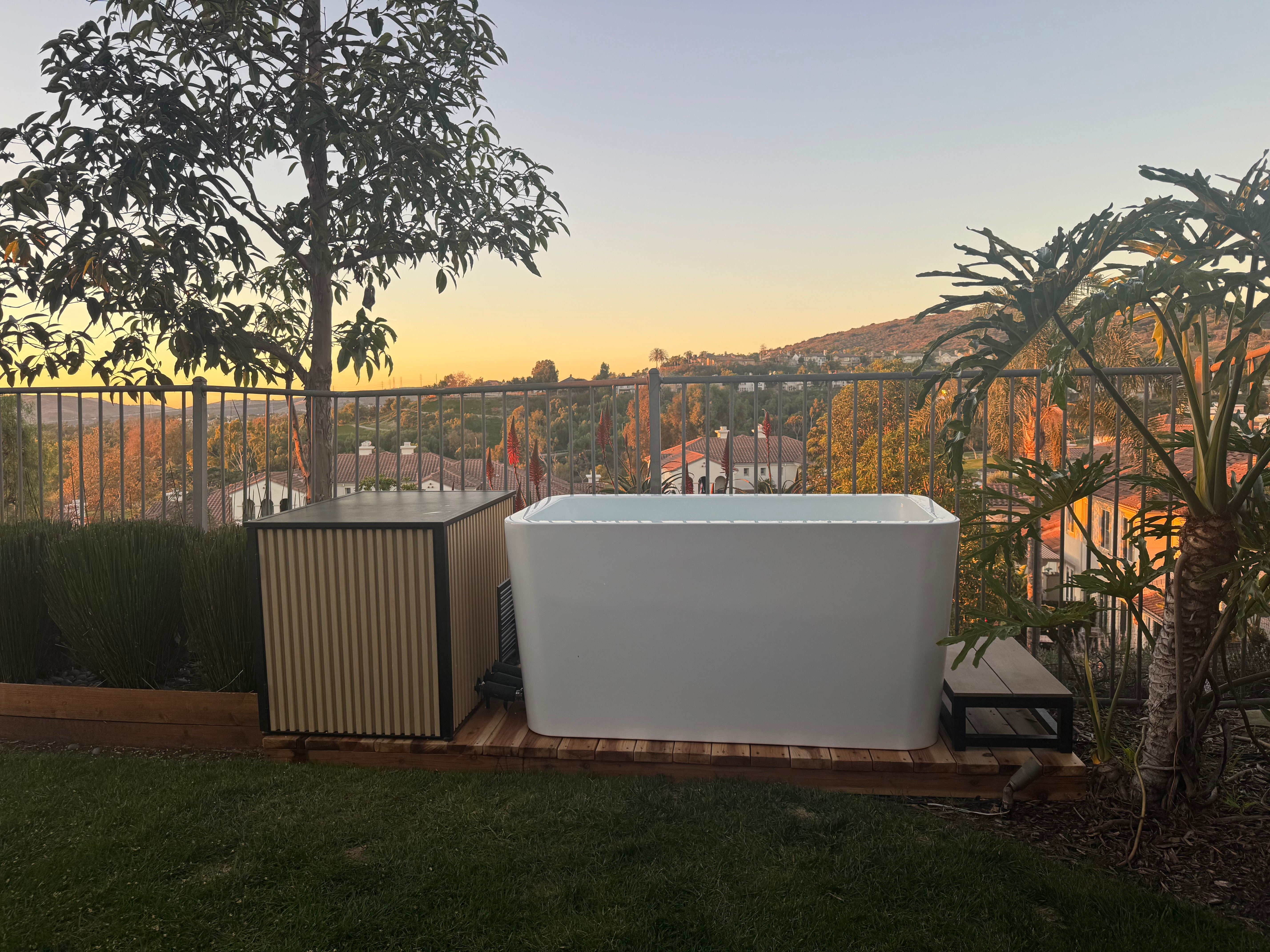 RevX Luxury Cold Plunge with Acrylic X Tub & LUX High-Performance Chiller