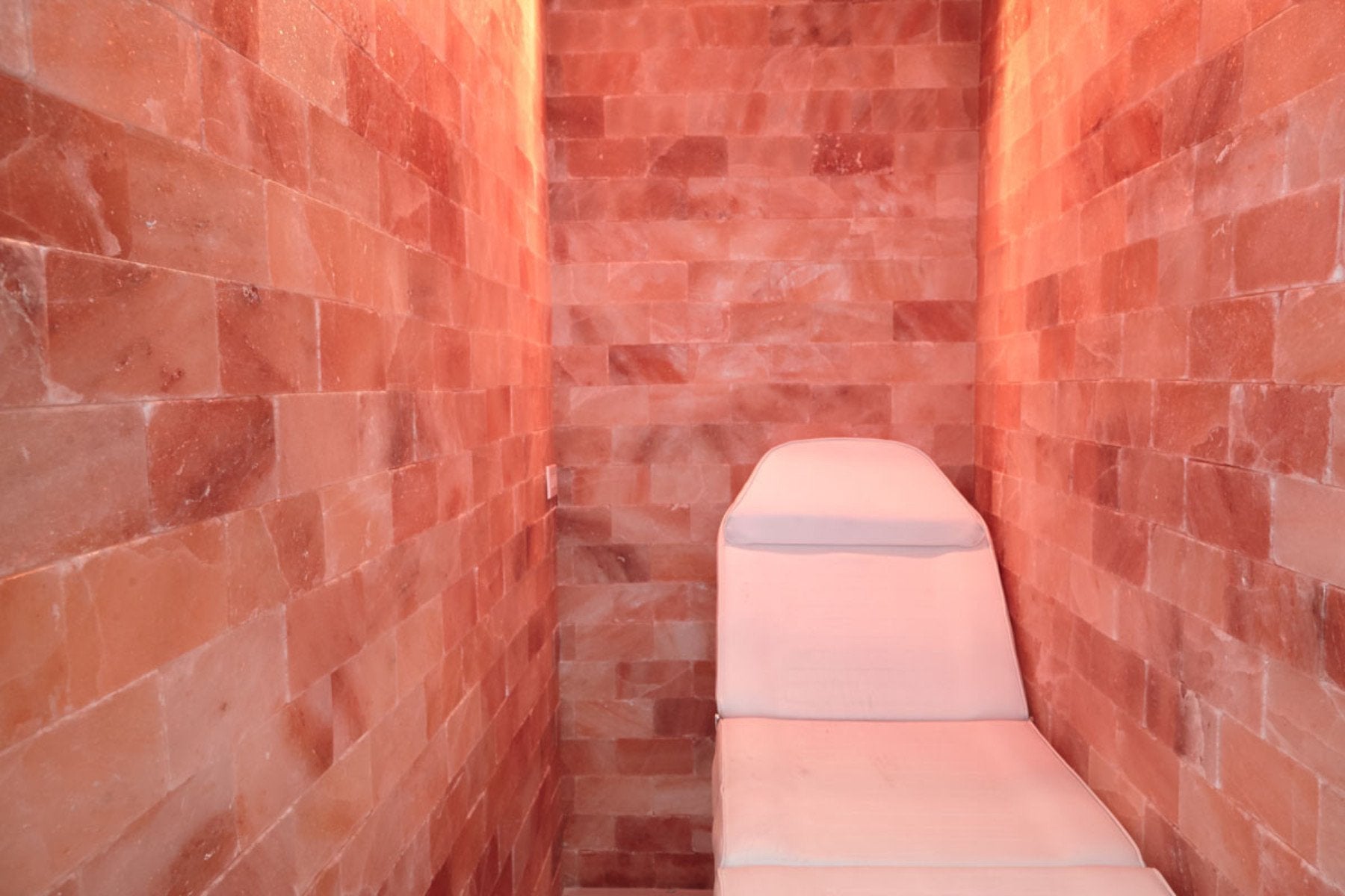 Himalayan Salt Room 8' x 8' Surface Area - 4"x8"x2"
